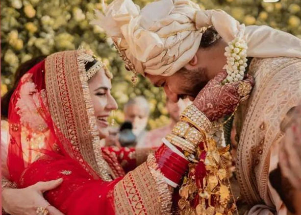 Katrina Kaif, Vicky Kaushal share sweets with media after wedding