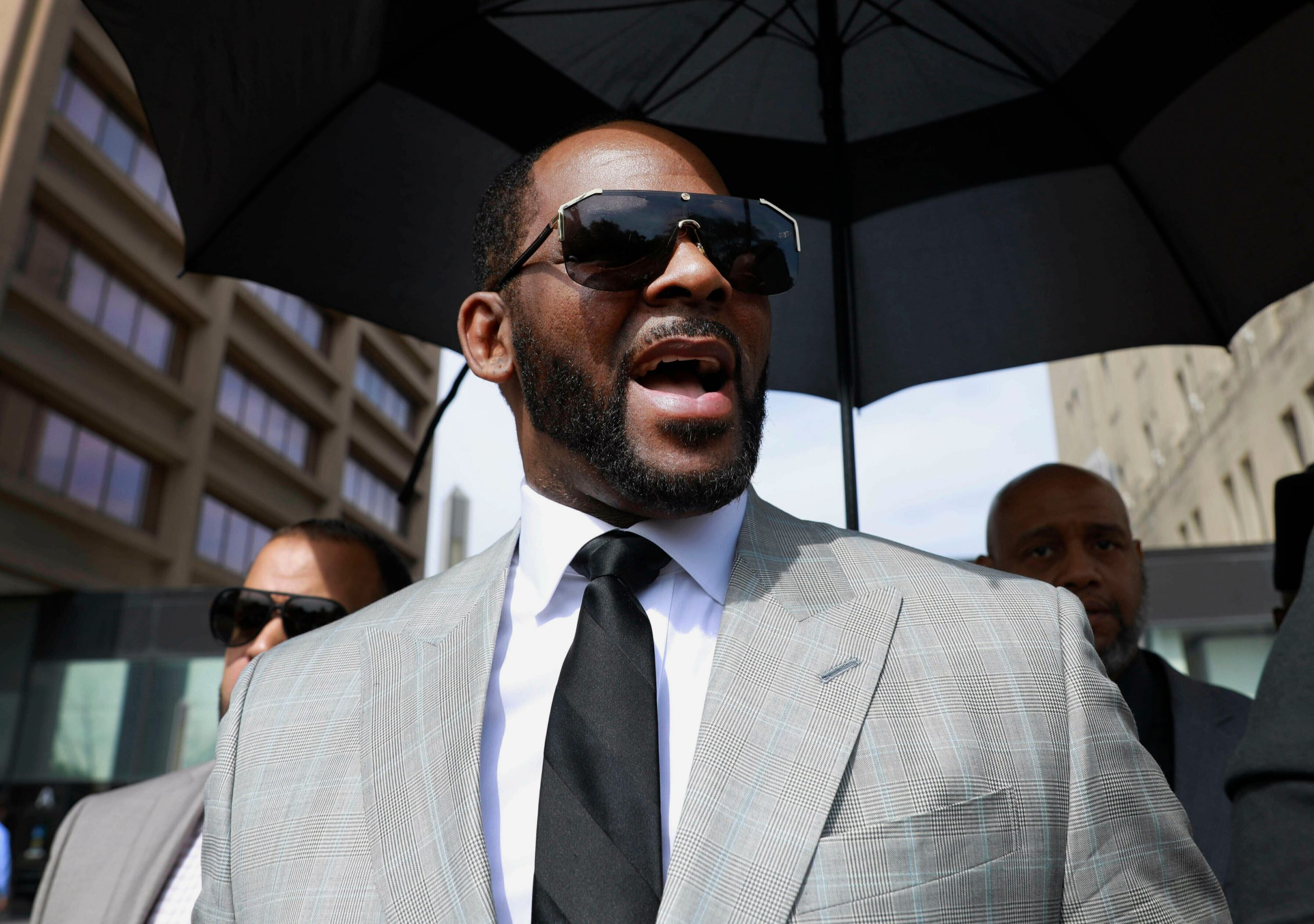 Jury in Chicago convicts R. Kelly on many counts, but not trial fixing