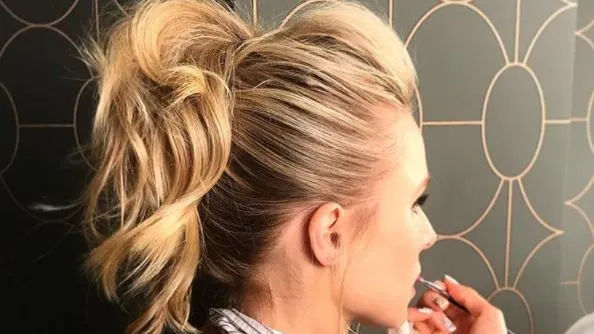 Want to style your hair within seconds?Try doing it with a banana clip