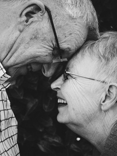 Alzheimer’s patient forgets his wedding, falls in love with his wife again