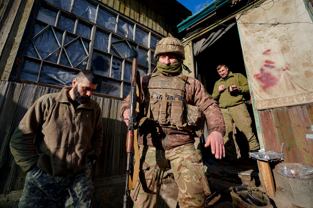 Ukraine ministry urges citizens to evacuate Russia amid invasion threat