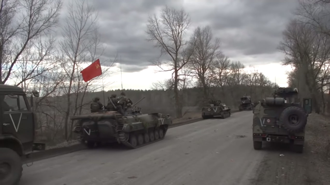 Watch | Russian forces carry the Soviet flag on their tanks