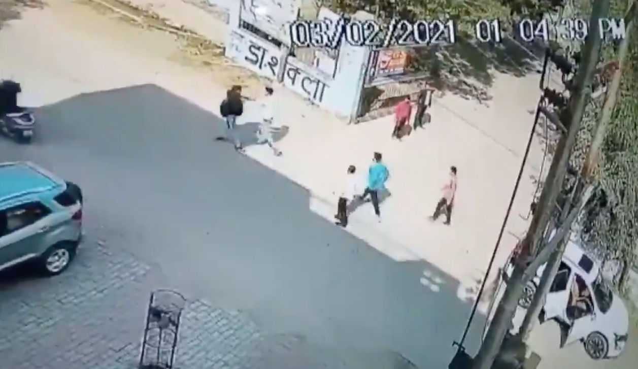 Watch | Man gets kidnapped in broad daylight in Kanpur