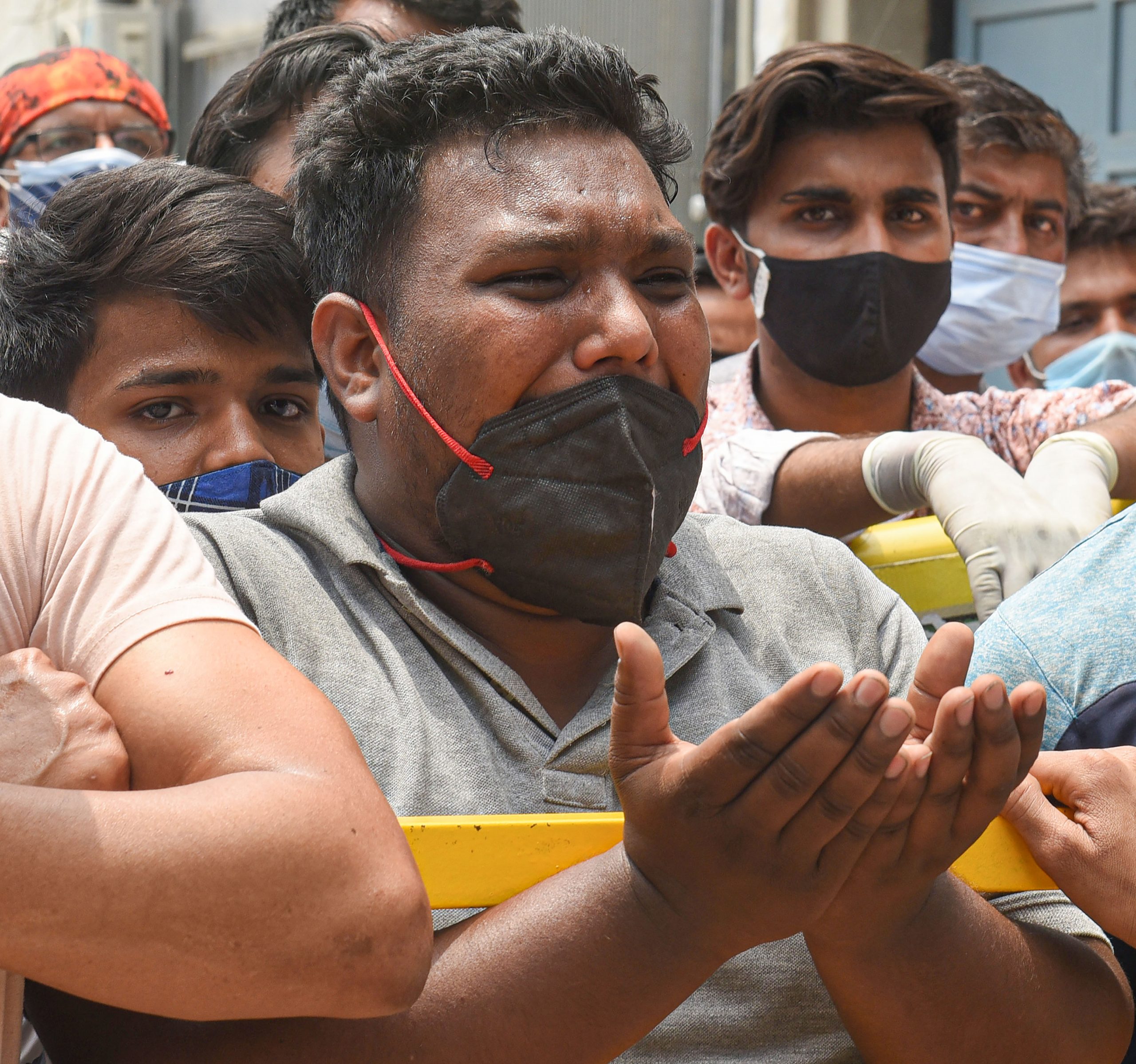 Rectify Delhi’s oxygen shortage issue by Monday midnight: SC tells Centre