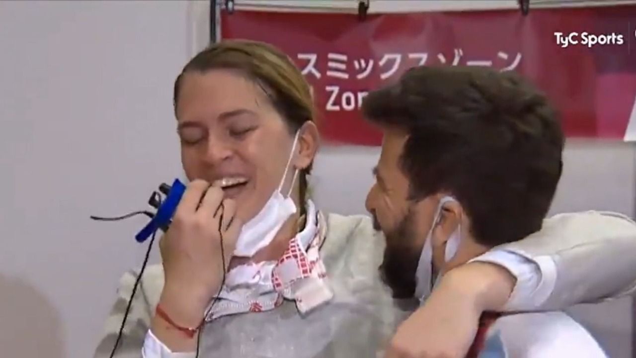 Watch: Argentine fencer’s partner proposes her during interview