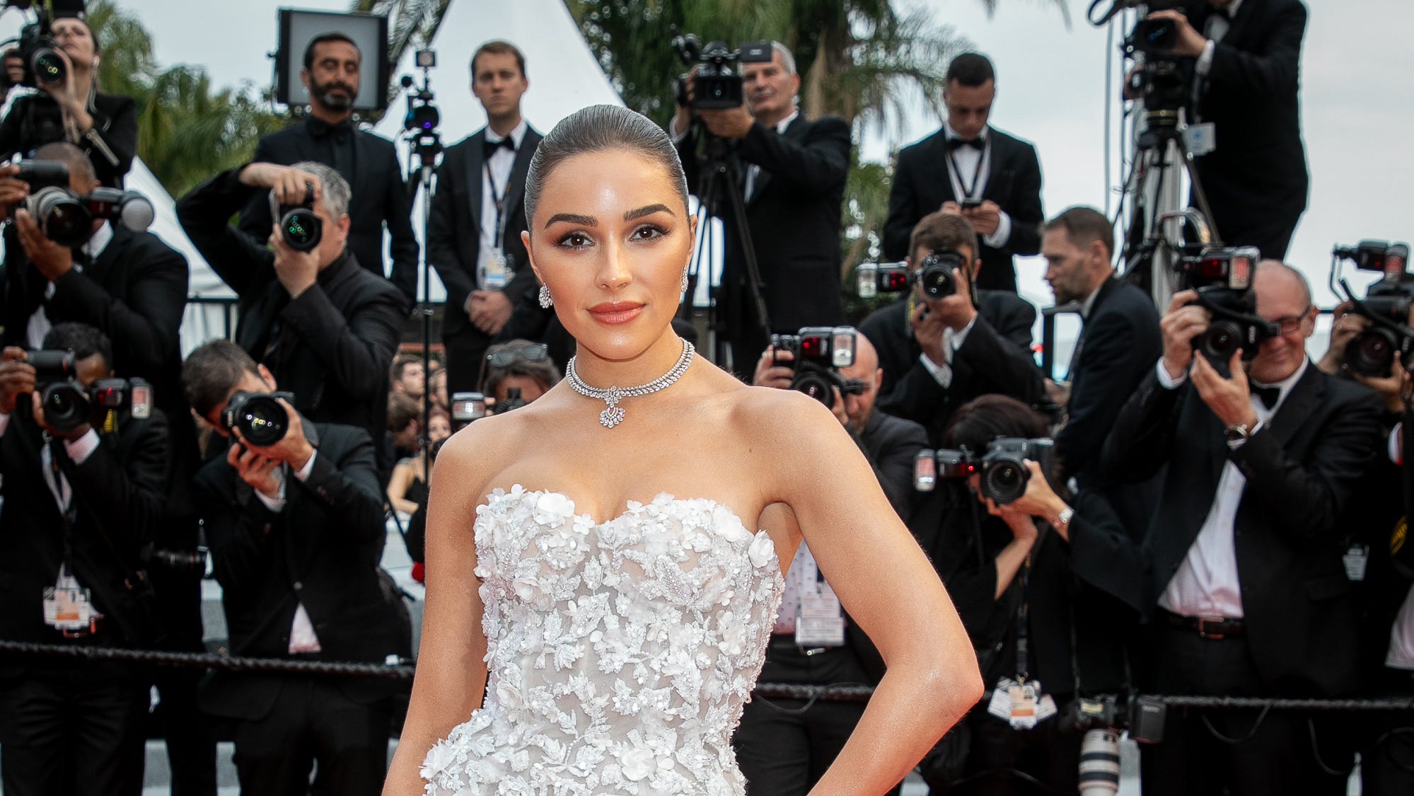 Olivia Culpo, former Miss Universe, told to cover up  crop top by American Airlines flight