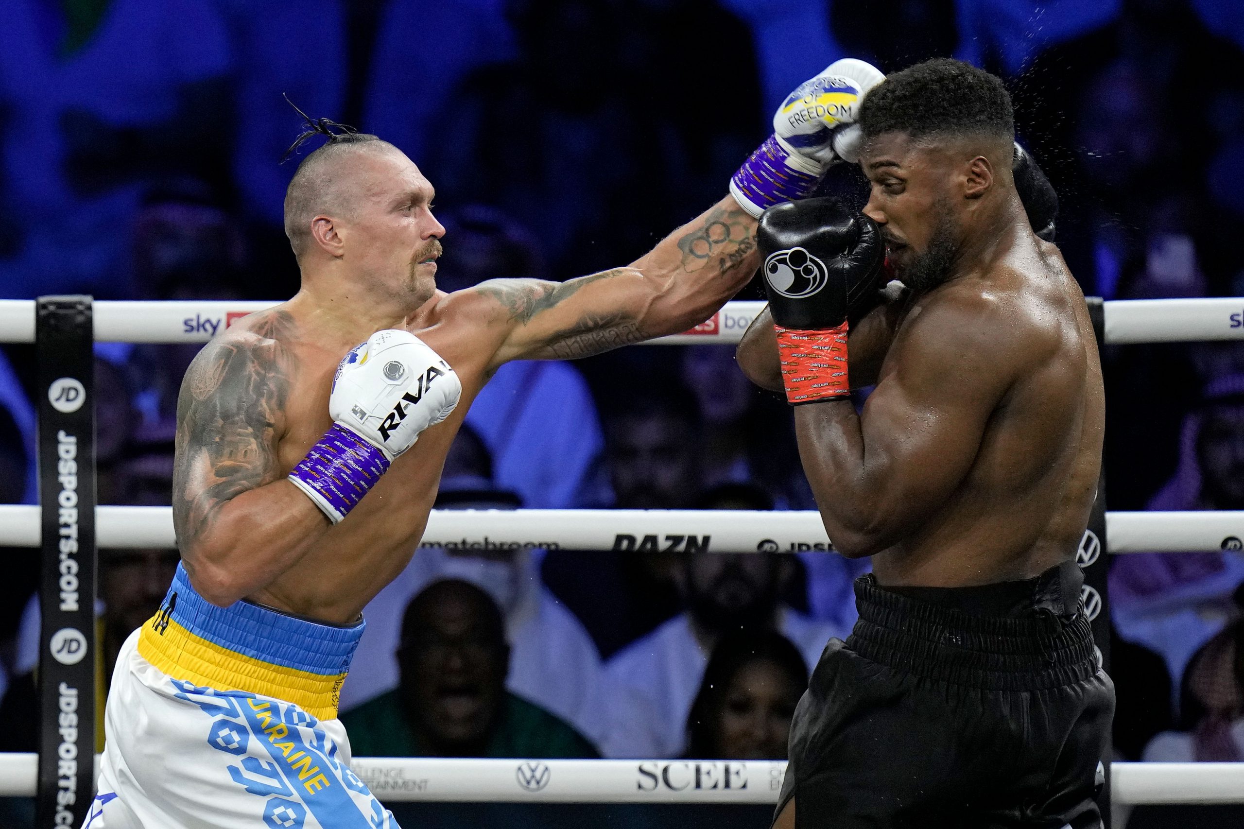 Watch: Judge confronted after controversially scoring Usyk vs Joshua