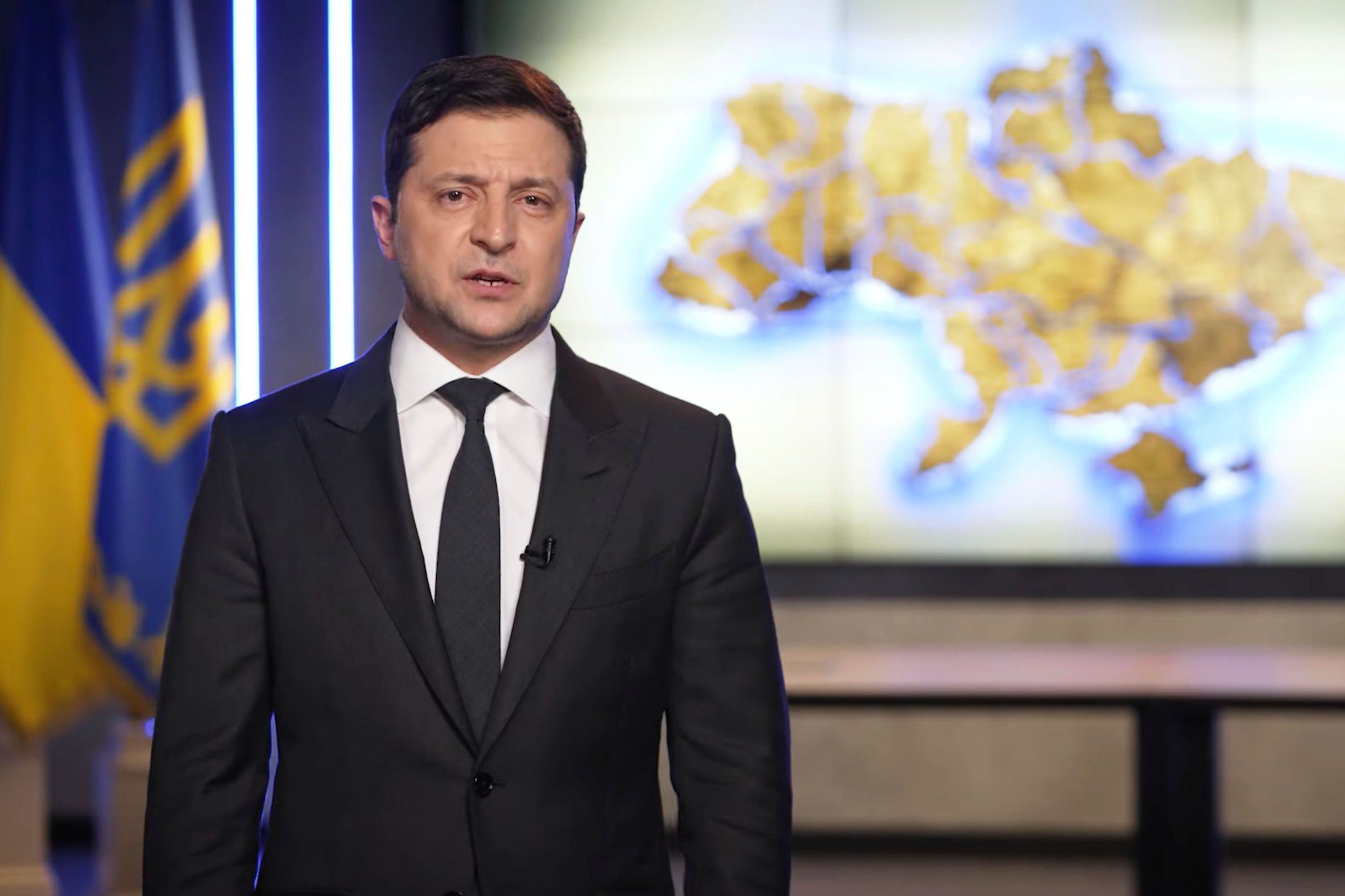 Ukraine President Volodymyr Zelensky issues late night warning as Russian forces close in on capital Kyiv