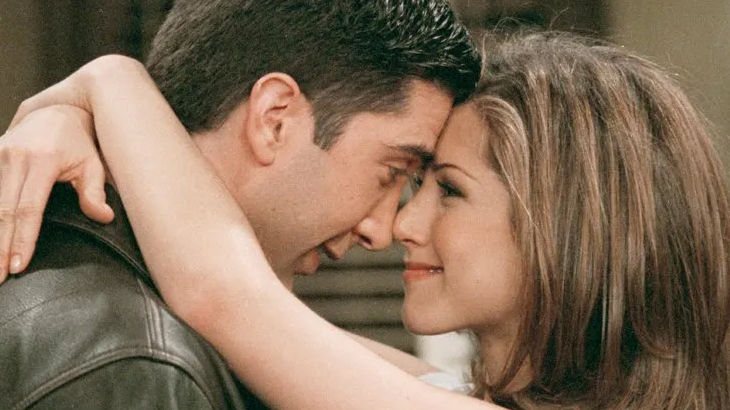 OH MY GOD! ‘Friends’ fans excited as Aniston- Schwimmer might be dating
