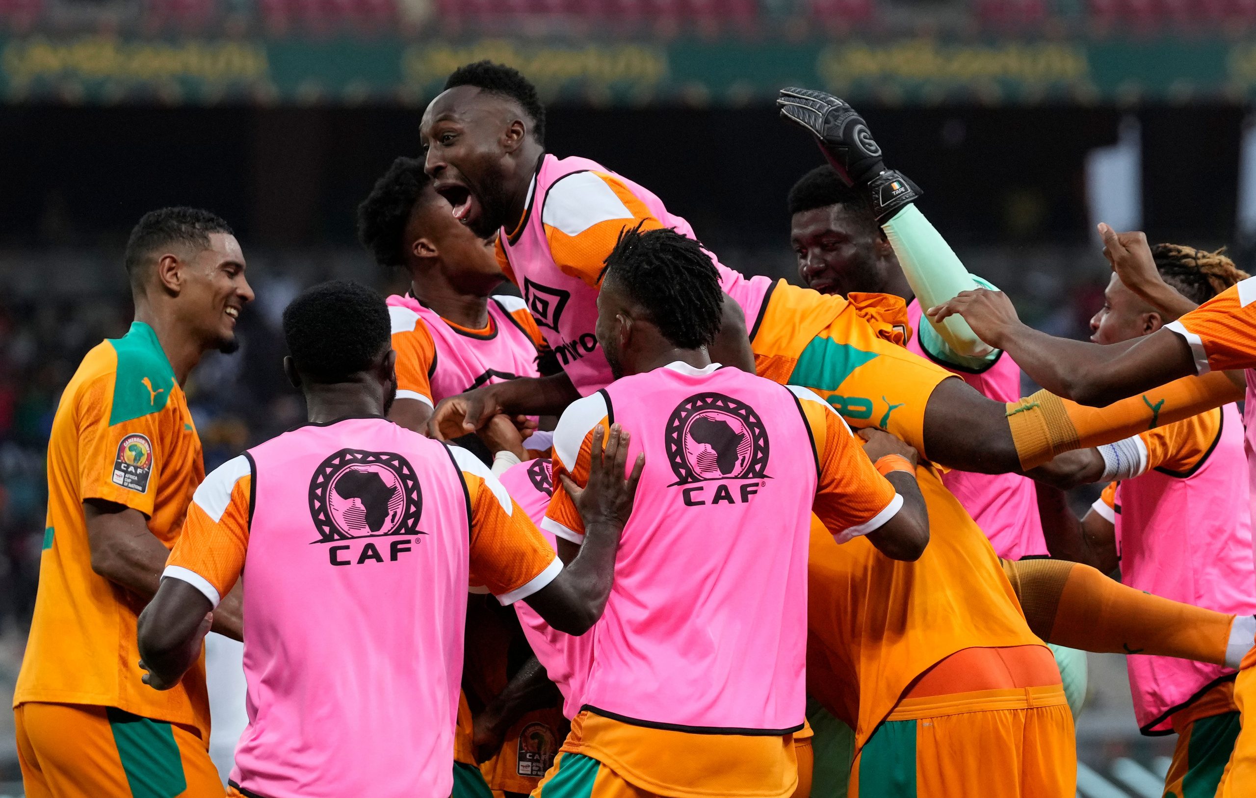 Ivory Coast dumps defending champ Algeria out of African Cup