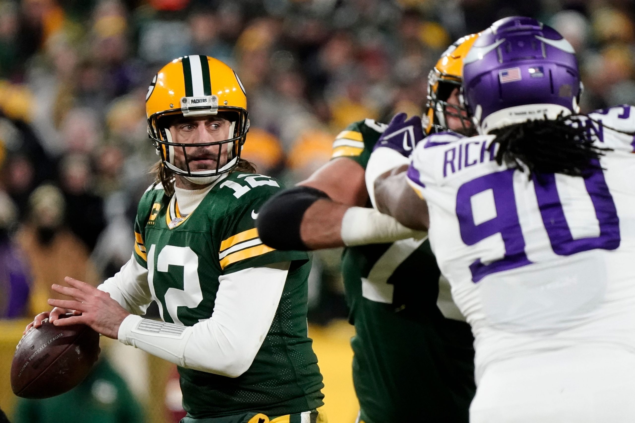 Green Bay Packers rout Minnesota Viking Vikings 37-10 in cold to take NFC’s No. 1 seed