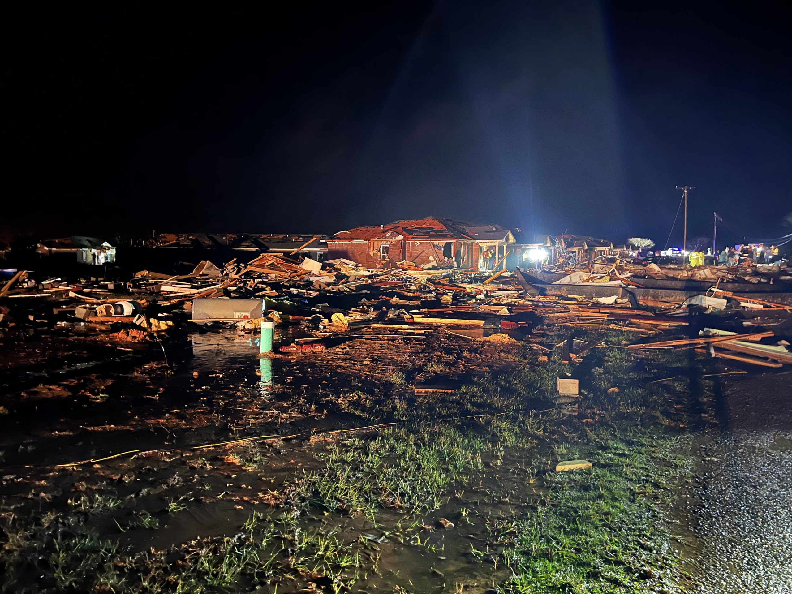Tornado tears through Keithville, Louisiana, leaves 3 dead, including mother, child