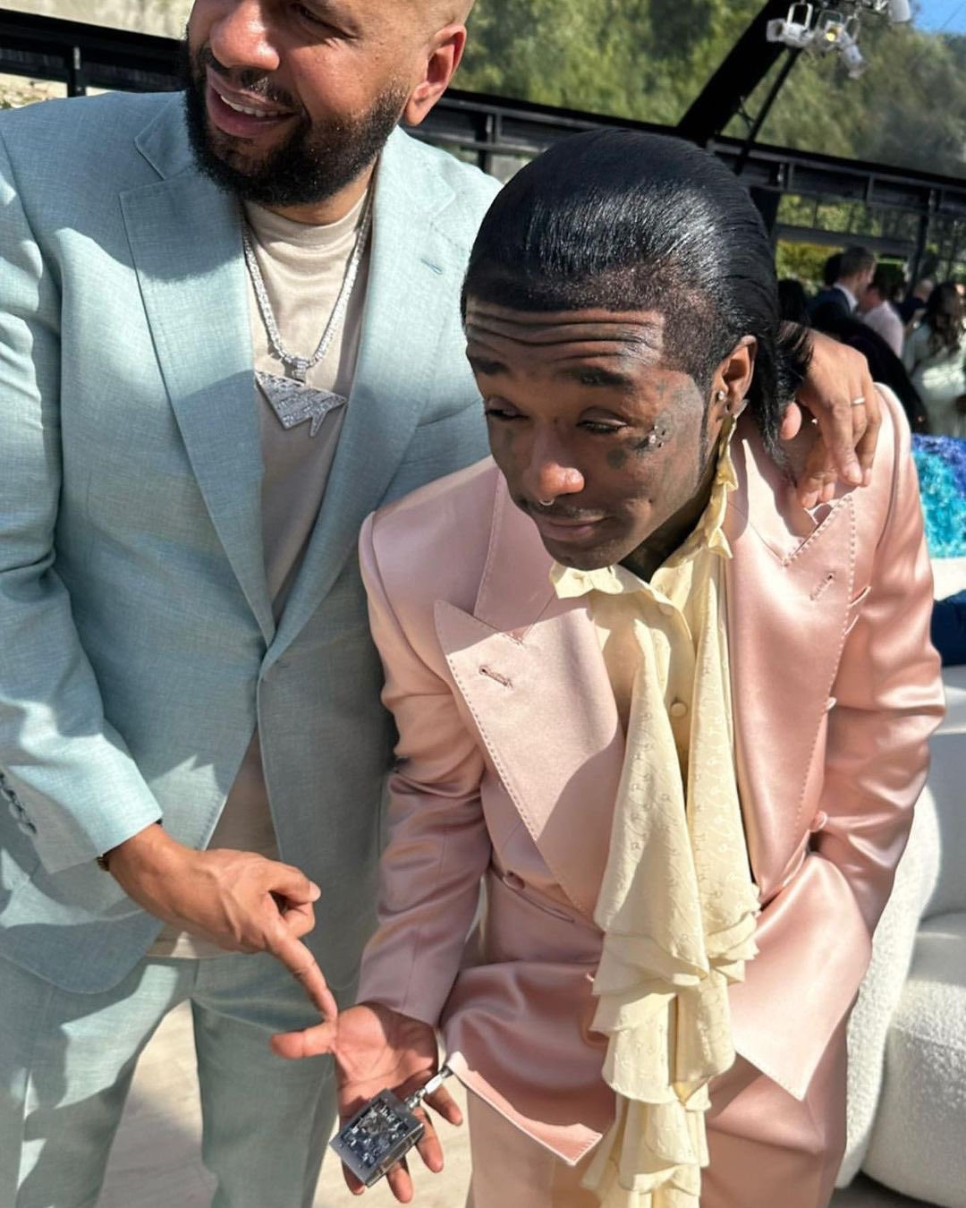 Rapper Lil Uzi Vert shows off new hairstyle at Roc Nation Brunch ahead of  Grammys 2023: Watch - Opoyi