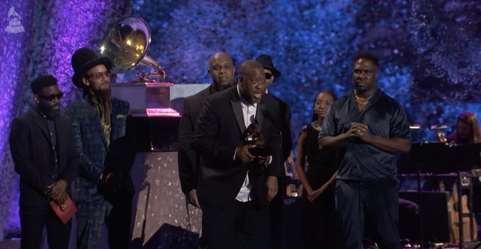 “Who is Robert Glasper?” asks singer Chris Brown after losing Best R&B Album at Grammy Awards 2023