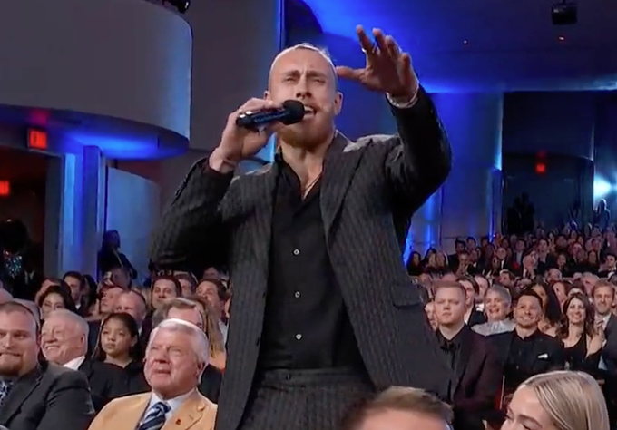 George Kittle sings for Brock Purdy, Christian McCaffrey and other San Francisco 49ers teammates at NFL Honors 2023: Watch