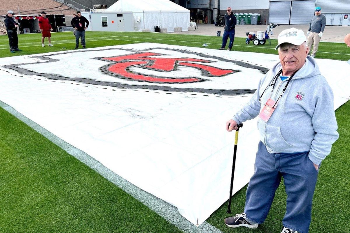 Who is George Toma? 94-year-old groundskeeper called ‘The Sodfather’ working since Super Bowl I