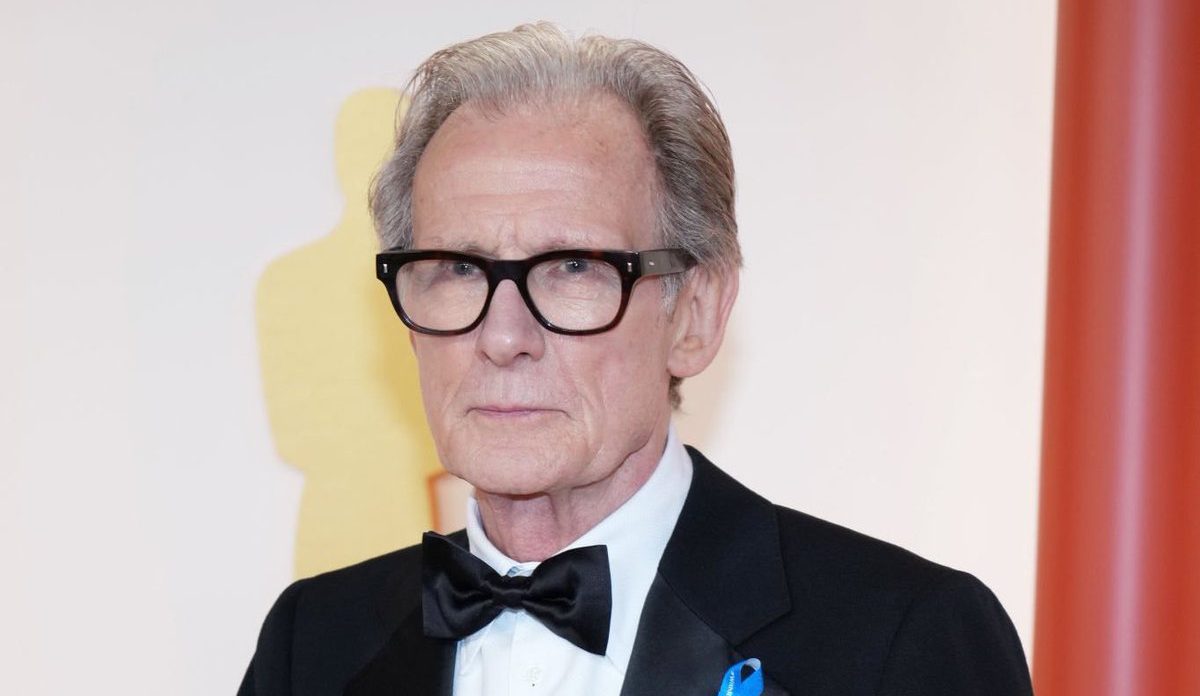 Bill Nighy carries a murdered Sylvanian bunny on his suit at Oscars