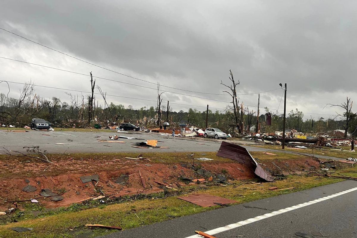Tornado hits Troup County, Georgia: Residents trapped under rubble, experience golf-ball-sized hail