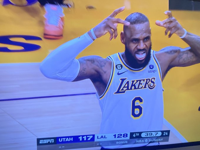 LeBron James does crown gesture after scoring from the logo in Los Angeles Lakers vs Utah Jazz: Watch