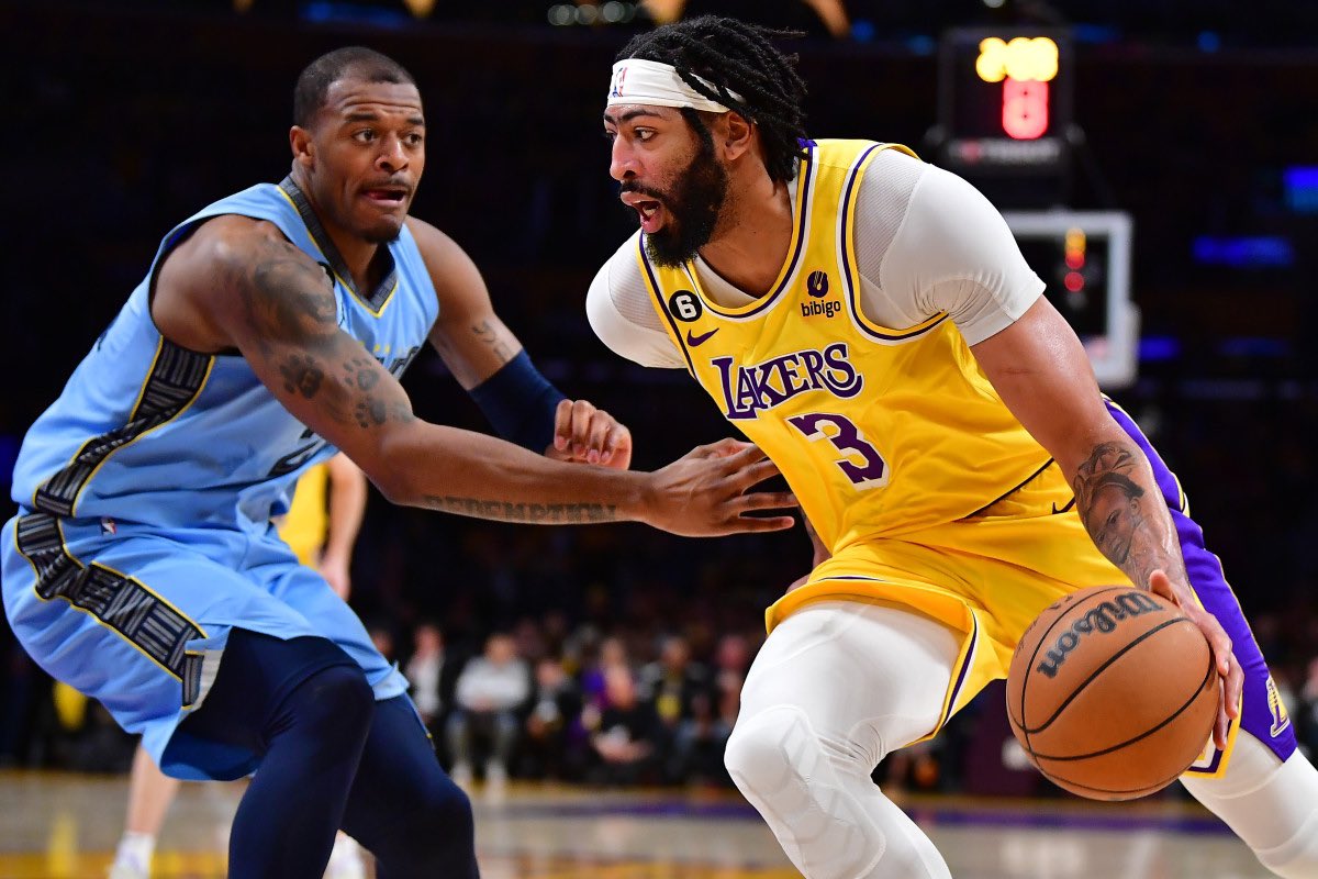 Fans blame Anthony Davis and D’Angelo Russell for Los Angeles Lakers’ loss vs Memphis Grizzlies