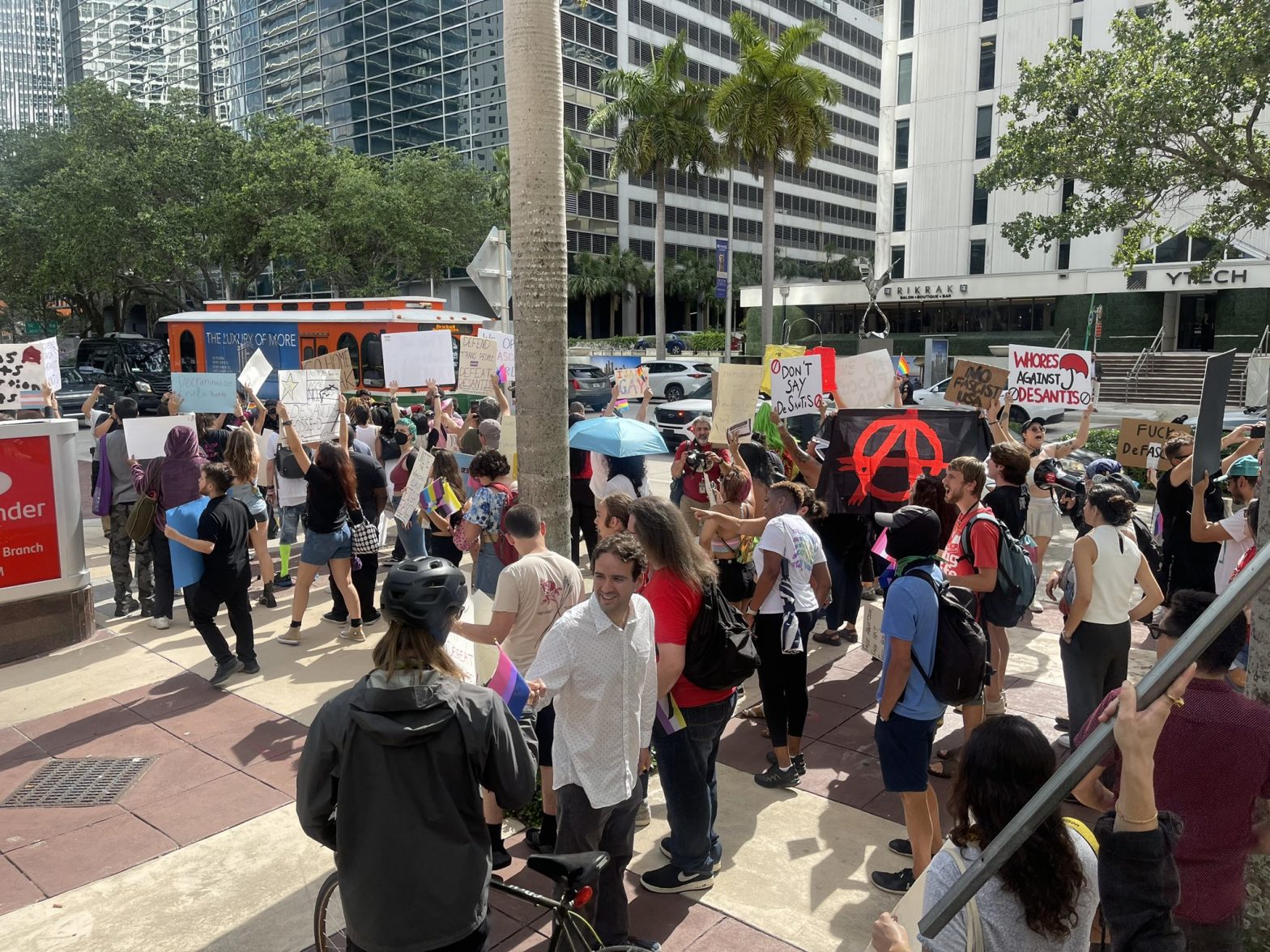 Hundreds of people gather outside Four Seasons hotel to protest DeSantis’ event: Watch video