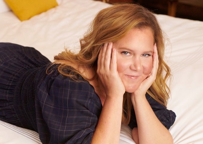 Amy Schumer included in “Top 10 funniest comedians” by Bard, gets trolled on Twitter