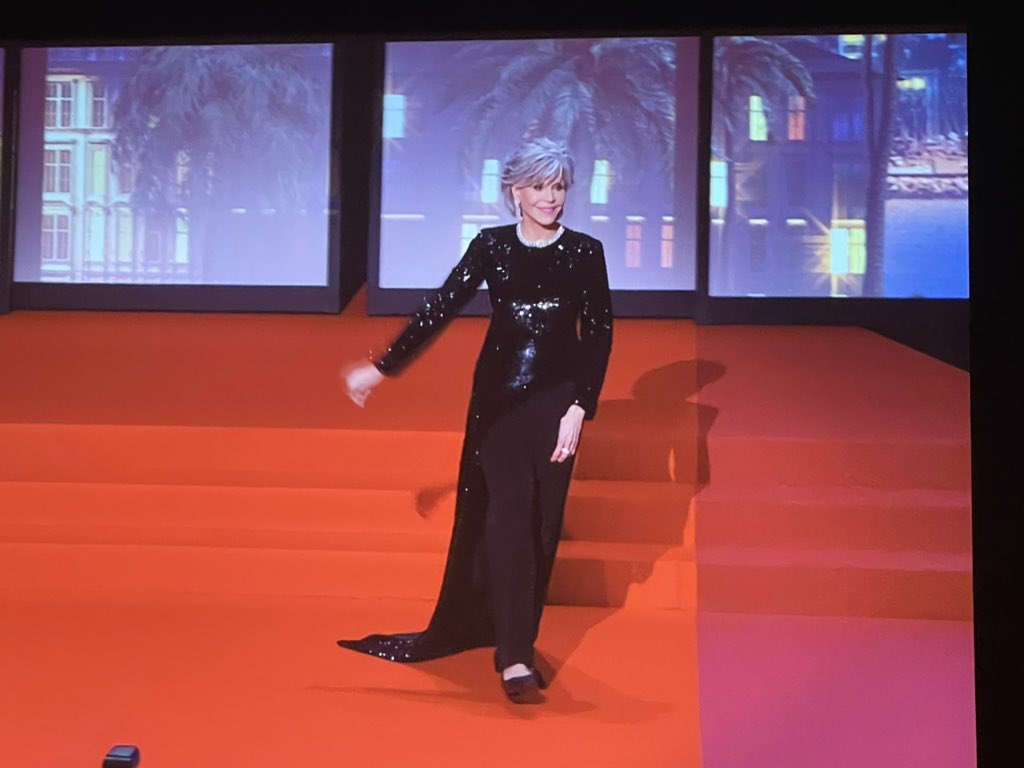 Jane Fonda throws Palme d’Or scroll at winner Justine Triet at Cannes 2023: Watch video
