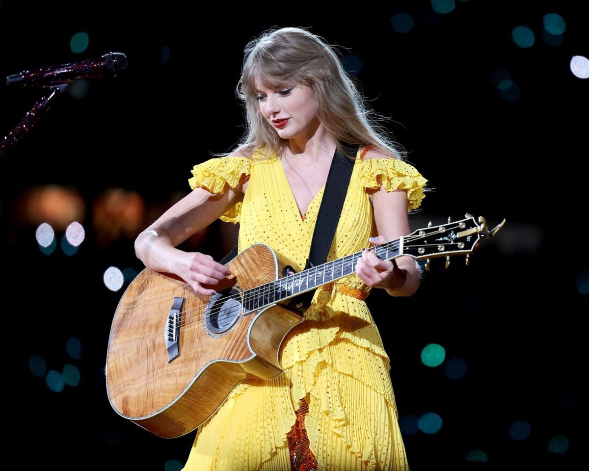 Taylor Swift sings Clean and Welcome to New York as surprise songs at East Rutherford The Eras concert: Watch
