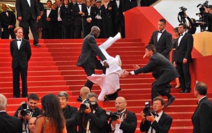 Met Gala 2023: Did Jason Derulo fall down the stairs? Fake photo goes viral