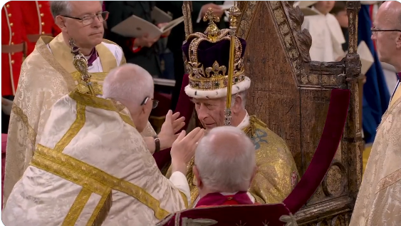 Archbishop of Canterbury struggles to fit royal crown on King Charles’ head, fans react
