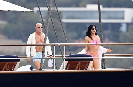 Is Jeff Bezos going through mid-life crisis? Form-fitting clothes, engagement with Lauren Sanchez make internet speculate