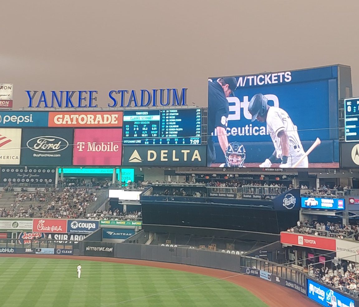 New York Yankees vs Chicago White Sox affected by Canada wildfires, videos surface on Twitter: Watch