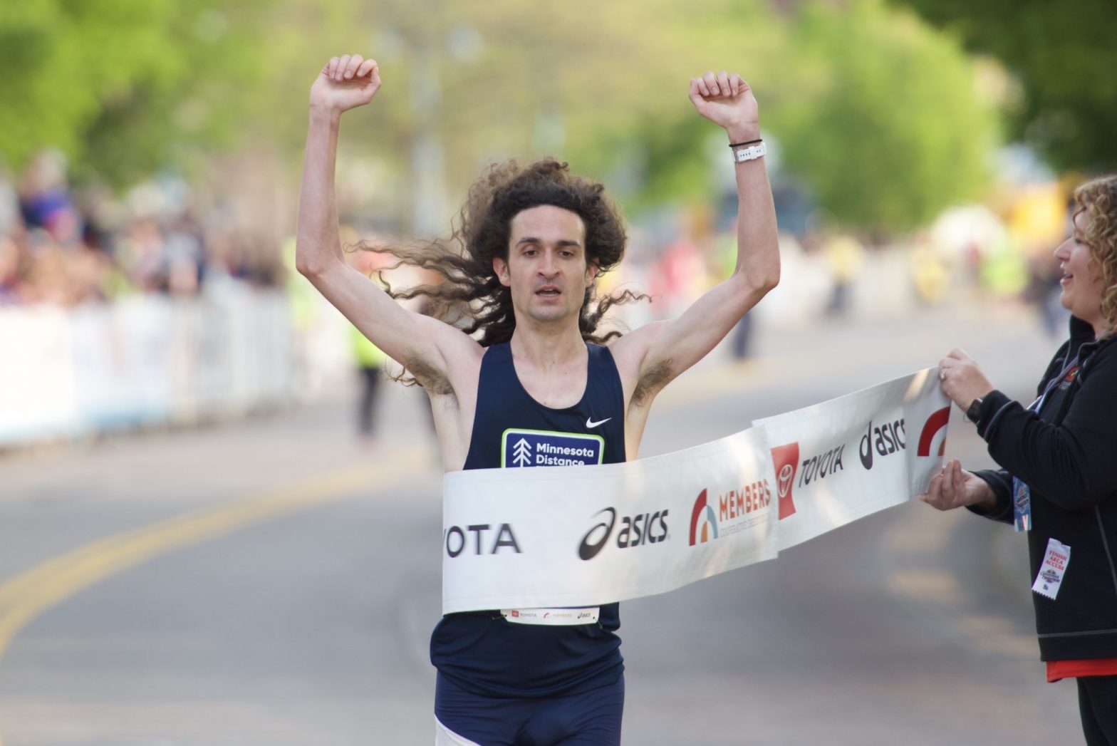 Who is Joel Reichow, 29-year-old wins 2023 mens Garry Bjorklund Half Marathon