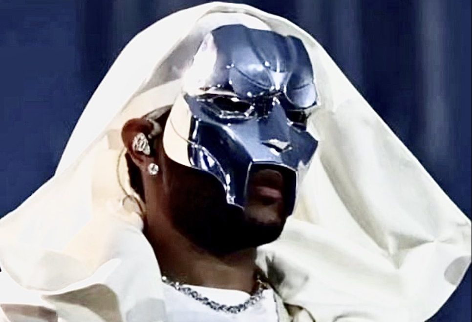 The Weeknd pays tribute to MF DOOM during Portugal concert, wears gladiator mask: Watch