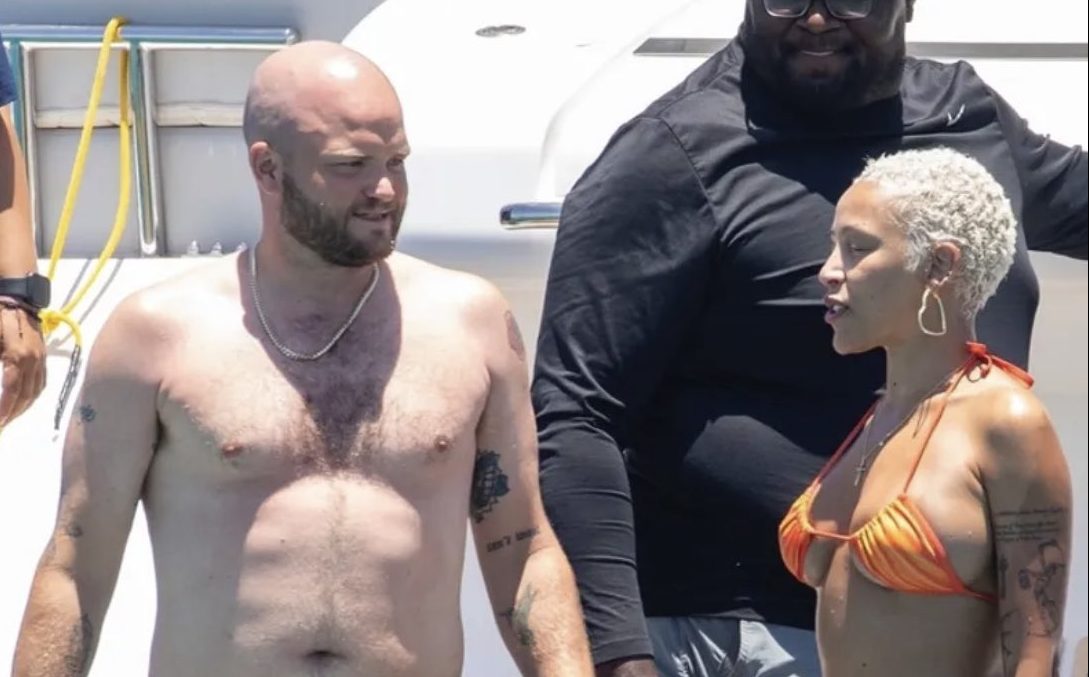 Doja Cat dating J. Cyrus? Two spotted on yacht in Los Cabos, Mexico