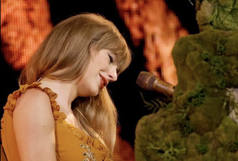 Taylor Swift has cold, asks for tissue before performing ‘Champagne Problems’ at Detroit The Eras concert: Watch video