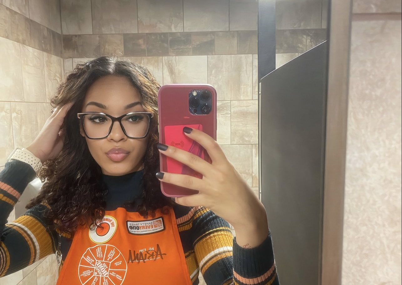 Who Is Ariana Josephine Home Depot Girl Goes Viral After Getting Praised For Not Joining 6082