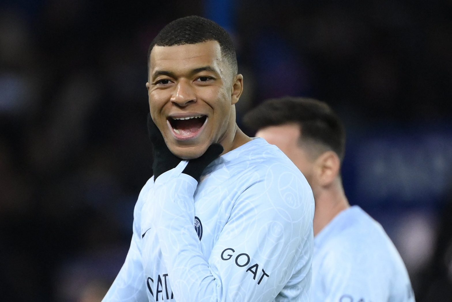 Will Kylian Mbappe extend contract with PSG beyond 2025?