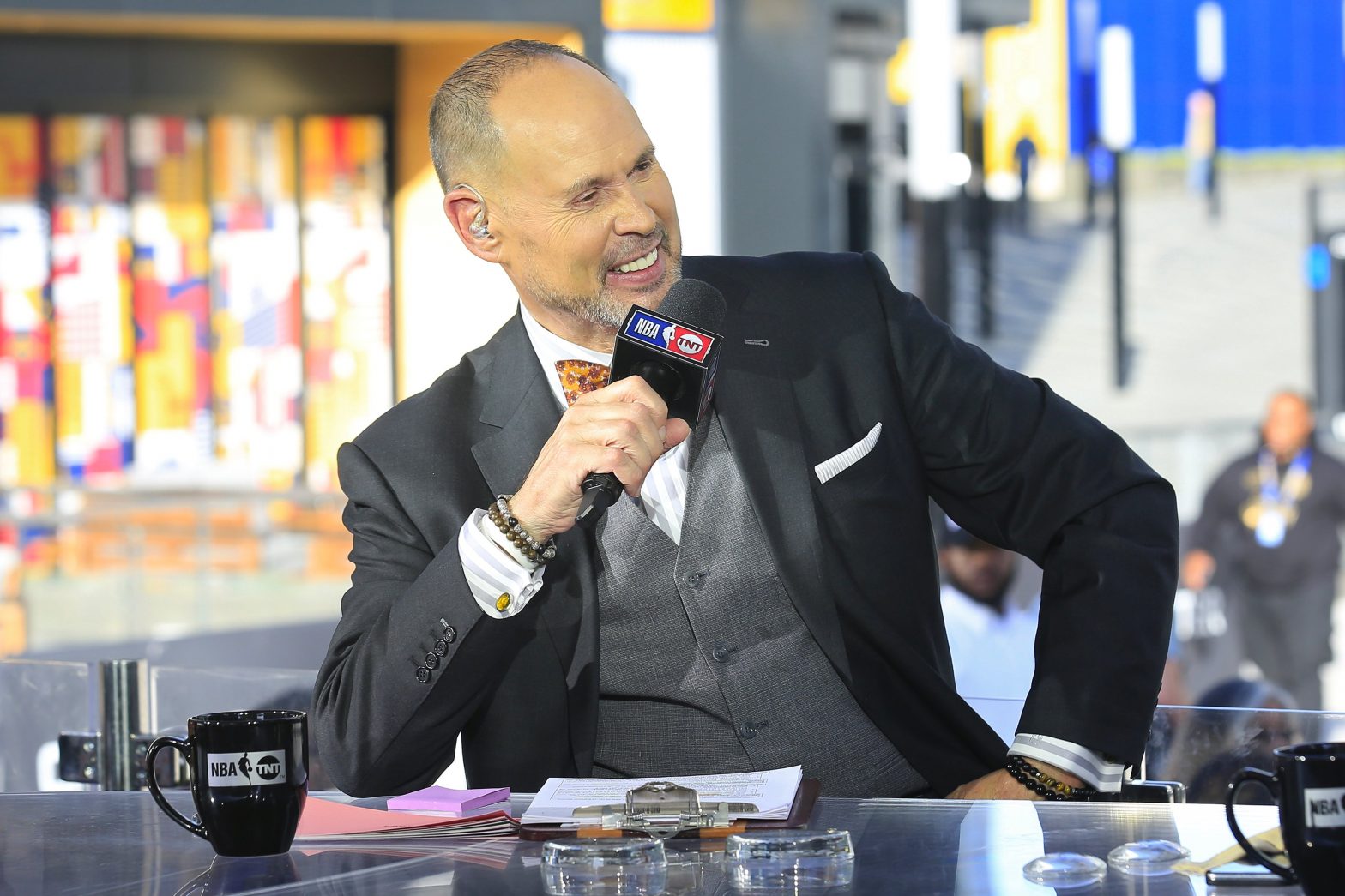 Charles Barkley surprises Ernie Johnson with news of Hall of Fame induction | Watch video