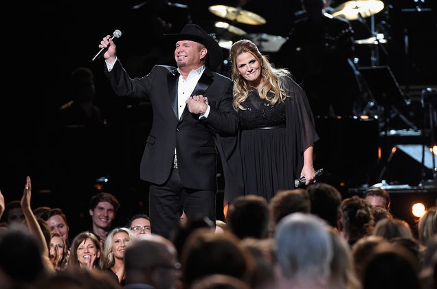 Garth Brooks, Trisha Yearwood trolled for asking fans to donate to Ukraine crisis, despite having $400 million net worth