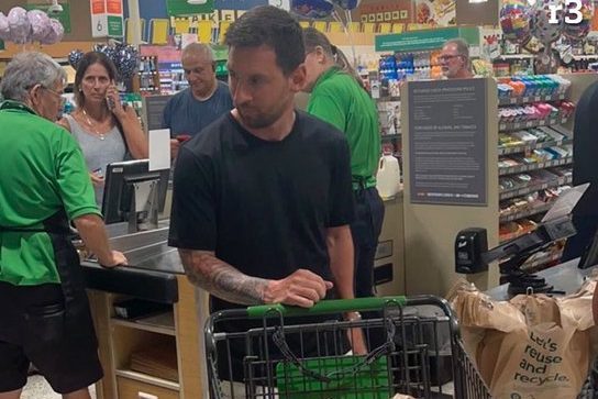 Lionel Messi shops lucky charms and froot loops at Publix supermarket in Miami