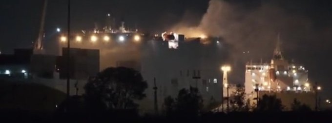 Port Newark fire: Multiple firefighters missing and unaccounted as large ship on fire | Watch Video