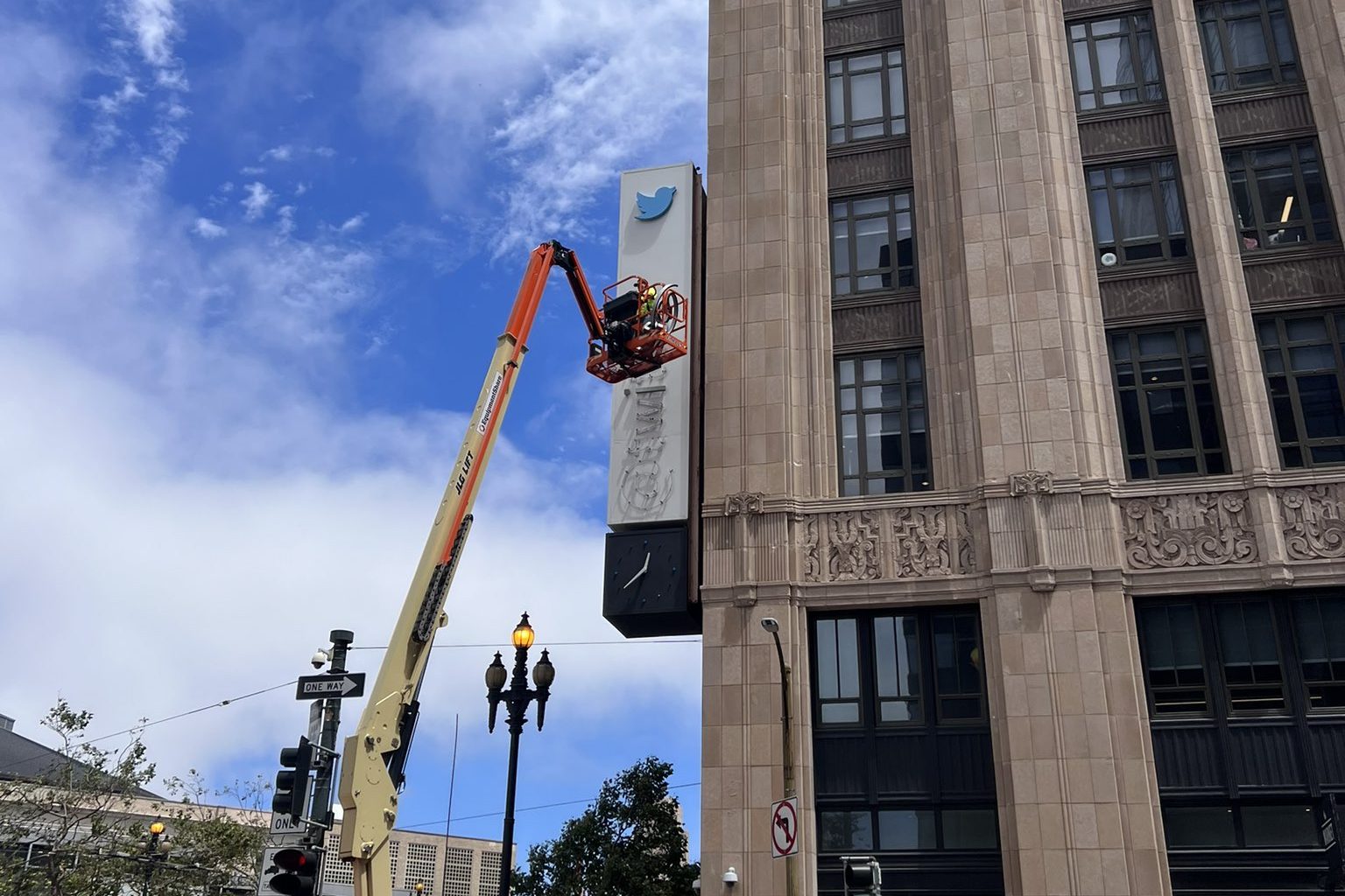 Twitter sign outside X HQ building in San Francisco being taken down | Watch video