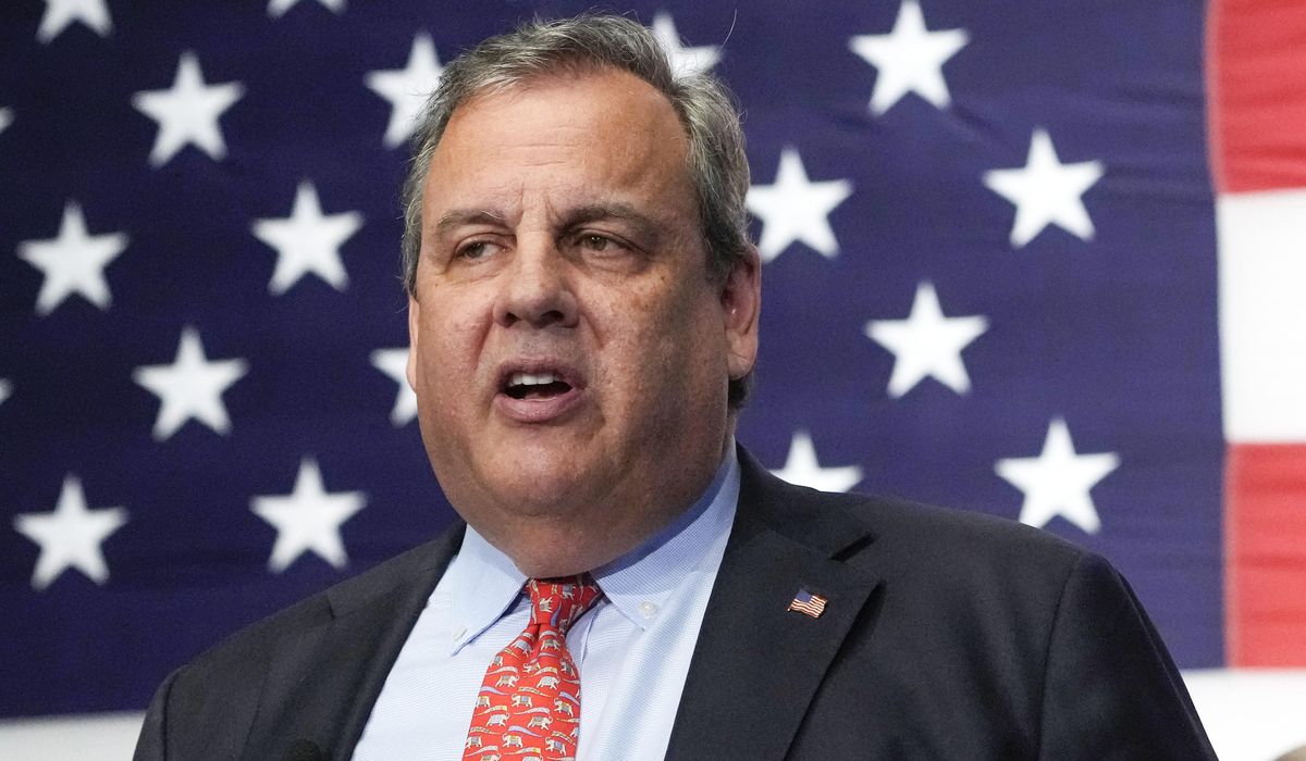 Chris Christie targets Warren Buffett: “Rich people should not be collecting Social Security”