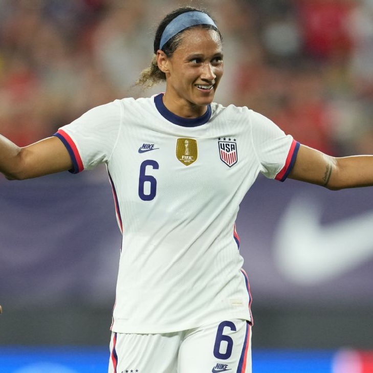 Who is USWNT player Lynn Williams?