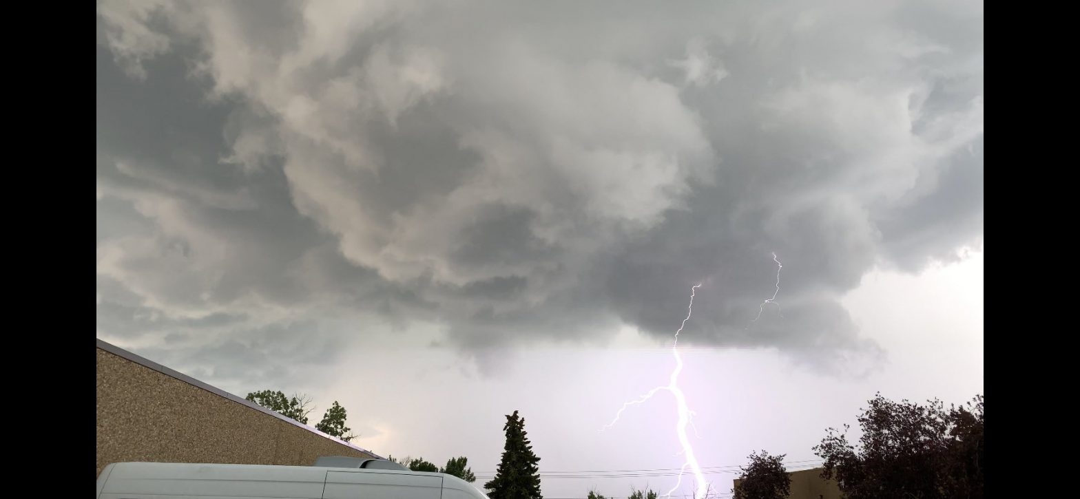 Environment Canada issues severe thunderstorm warning for Calgary amid lightening and hail | Watch video