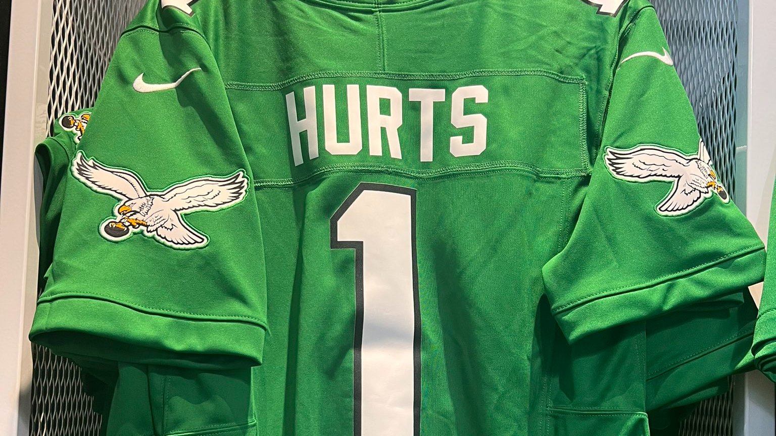 When will Philadelphia Eagles wear Kelly green throwback jerseys this season?