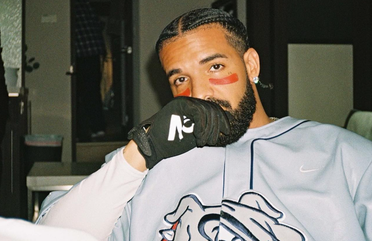 Drake gets hit on arm by cell phone on stage during ‘It’s All A Blur’ Tour | Watch video