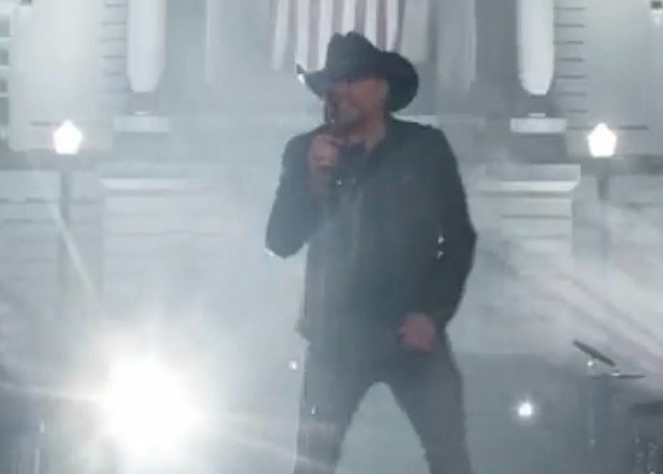 Jason Aldean connects Try That In A Small Town with Boston Marathon Bombings at concert | Watch Video