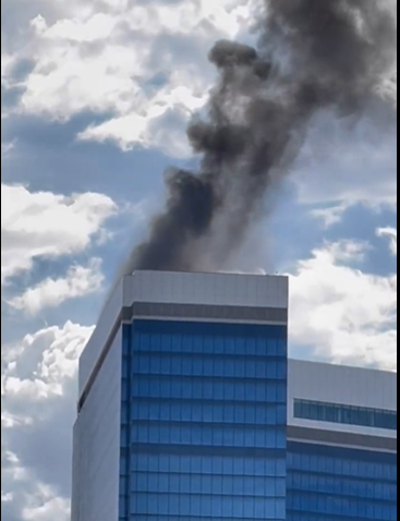 Smoke emerging from rooftop of Fontainebleau Hotel, Las Vegas : Watch Videos